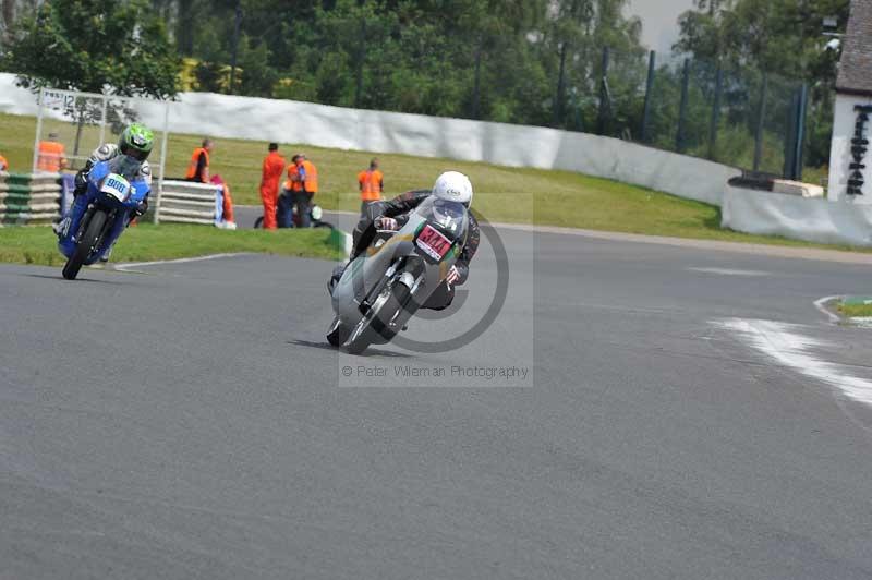 Mallory park Leicestershire;Mallory park photographs;Motorcycle action photographs;classic bikes;event digital images;eventdigitalimages;mallory park;no limits trackday;peter wileman photography;vintage bikes;vintage motorcycles;vmcc festival 1000 bikes