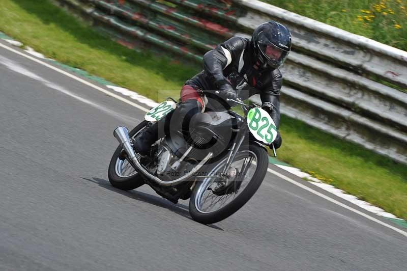 Mallory park Leicestershire;Mallory park photographs;Motorcycle action photographs;classic bikes;event digital images;eventdigitalimages;mallory park;no limits trackday;peter wileman photography;vintage bikes;vintage motorcycles;vmcc festival 1000 bikes