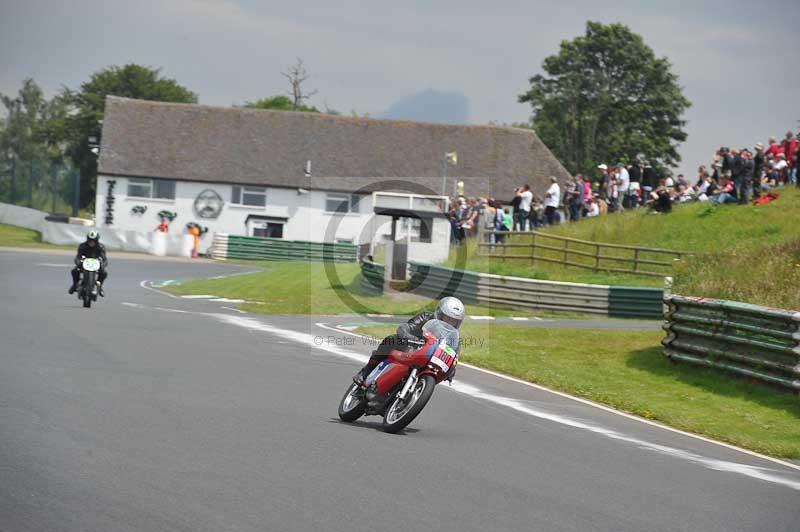 Mallory park Leicestershire;Mallory park photographs;Motorcycle action photographs;classic bikes;event digital images;eventdigitalimages;mallory park;no limits trackday;peter wileman photography;vintage bikes;vintage motorcycles;vmcc festival 1000 bikes