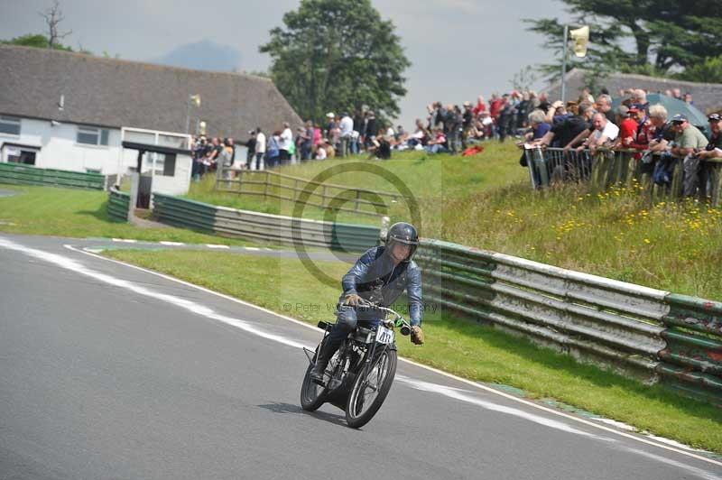 Mallory park Leicestershire;Mallory park photographs;Motorcycle action photographs;classic bikes;event digital images;eventdigitalimages;mallory park;no limits trackday;peter wileman photography;vintage bikes;vintage motorcycles;vmcc festival 1000 bikes