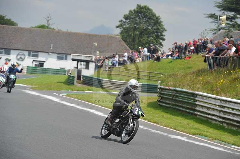 Mallory park Leicestershire;Mallory park photographs;Motorcycle action photographs;classic bikes;event digital images;eventdigitalimages;mallory park;no limits trackday;peter wileman photography;vintage bikes;vintage motorcycles;vmcc festival 1000 bikes
