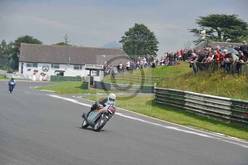 Mallory park Leicestershire;Mallory park photographs;Motorcycle action photographs;classic bikes;event digital images;eventdigitalimages;mallory park;no limits trackday;peter wileman photography;vintage bikes;vintage motorcycles;vmcc festival 1000 bikes