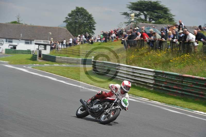 Mallory park Leicestershire;Mallory park photographs;Motorcycle action photographs;classic bikes;event digital images;eventdigitalimages;mallory park;no limits trackday;peter wileman photography;vintage bikes;vintage motorcycles;vmcc festival 1000 bikes