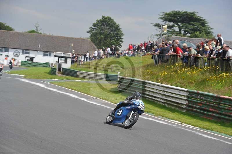 Mallory park Leicestershire;Mallory park photographs;Motorcycle action photographs;classic bikes;event digital images;eventdigitalimages;mallory park;no limits trackday;peter wileman photography;vintage bikes;vintage motorcycles;vmcc festival 1000 bikes