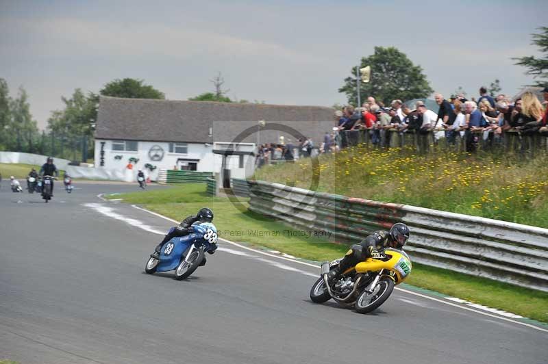 Mallory park Leicestershire;Mallory park photographs;Motorcycle action photographs;classic bikes;event digital images;eventdigitalimages;mallory park;no limits trackday;peter wileman photography;vintage bikes;vintage motorcycles;vmcc festival 1000 bikes
