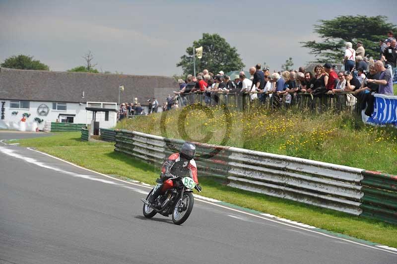 Mallory park Leicestershire;Mallory park photographs;Motorcycle action photographs;classic bikes;event digital images;eventdigitalimages;mallory park;no limits trackday;peter wileman photography;vintage bikes;vintage motorcycles;vmcc festival 1000 bikes