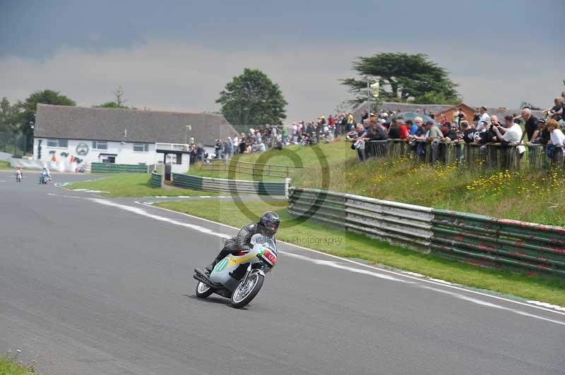 Mallory park Leicestershire;Mallory park photographs;Motorcycle action photographs;classic bikes;event digital images;eventdigitalimages;mallory park;no limits trackday;peter wileman photography;vintage bikes;vintage motorcycles;vmcc festival 1000 bikes