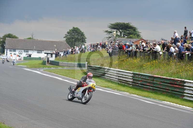 Mallory park Leicestershire;Mallory park photographs;Motorcycle action photographs;classic bikes;event digital images;eventdigitalimages;mallory park;no limits trackday;peter wileman photography;vintage bikes;vintage motorcycles;vmcc festival 1000 bikes
