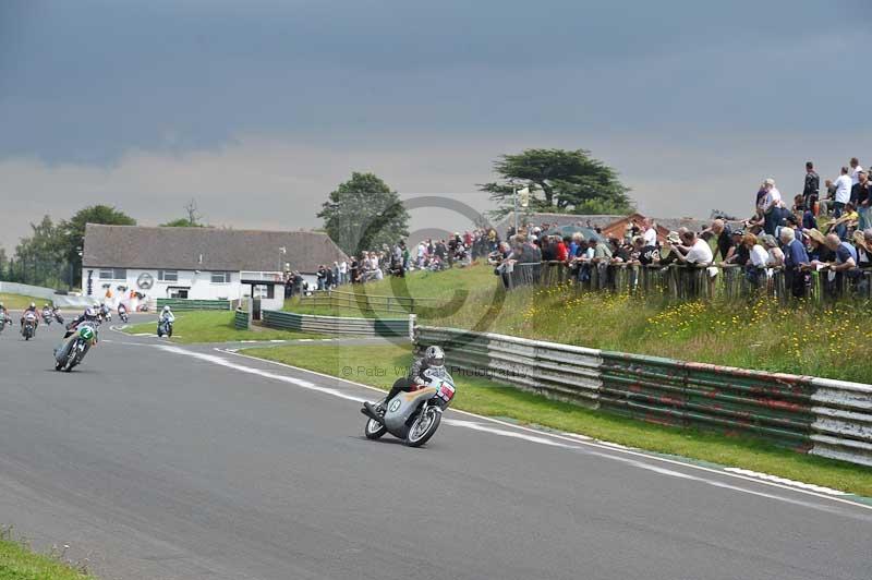 Mallory park Leicestershire;Mallory park photographs;Motorcycle action photographs;classic bikes;event digital images;eventdigitalimages;mallory park;no limits trackday;peter wileman photography;vintage bikes;vintage motorcycles;vmcc festival 1000 bikes