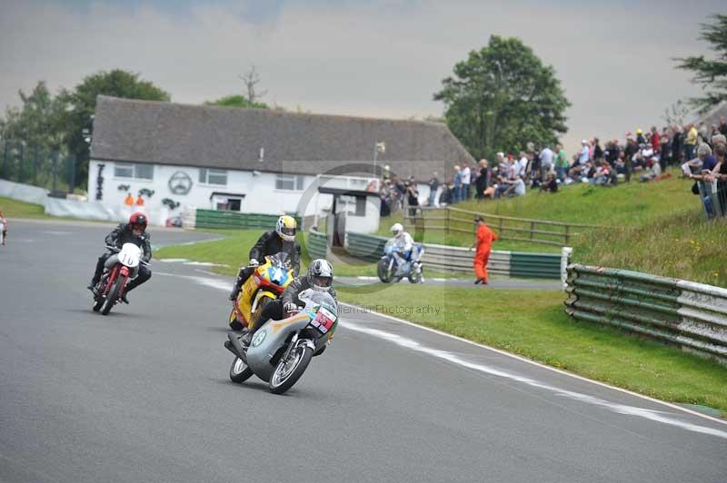 Mallory park Leicestershire;Mallory park photographs;Motorcycle action photographs;classic bikes;event digital images;eventdigitalimages;mallory park;no limits trackday;peter wileman photography;vintage bikes;vintage motorcycles;vmcc festival 1000 bikes