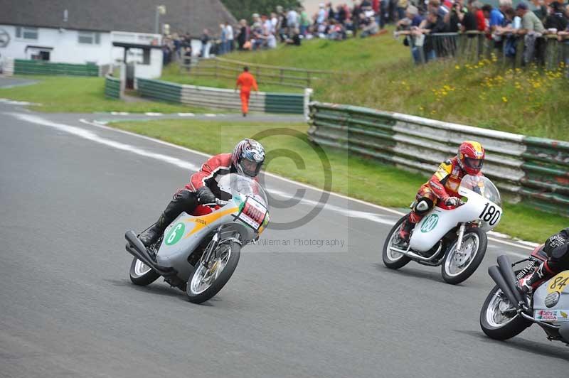 Mallory park Leicestershire;Mallory park photographs;Motorcycle action photographs;classic bikes;event digital images;eventdigitalimages;mallory park;no limits trackday;peter wileman photography;vintage bikes;vintage motorcycles;vmcc festival 1000 bikes