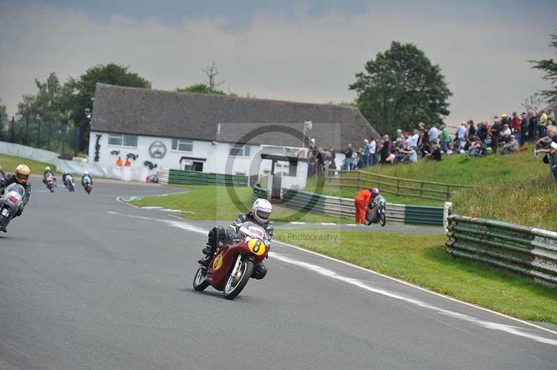 Mallory park Leicestershire;Mallory park photographs;Motorcycle action photographs;classic bikes;event digital images;eventdigitalimages;mallory park;no limits trackday;peter wileman photography;vintage bikes;vintage motorcycles;vmcc festival 1000 bikes