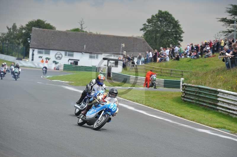 Mallory park Leicestershire;Mallory park photographs;Motorcycle action photographs;classic bikes;event digital images;eventdigitalimages;mallory park;no limits trackday;peter wileman photography;vintage bikes;vintage motorcycles;vmcc festival 1000 bikes