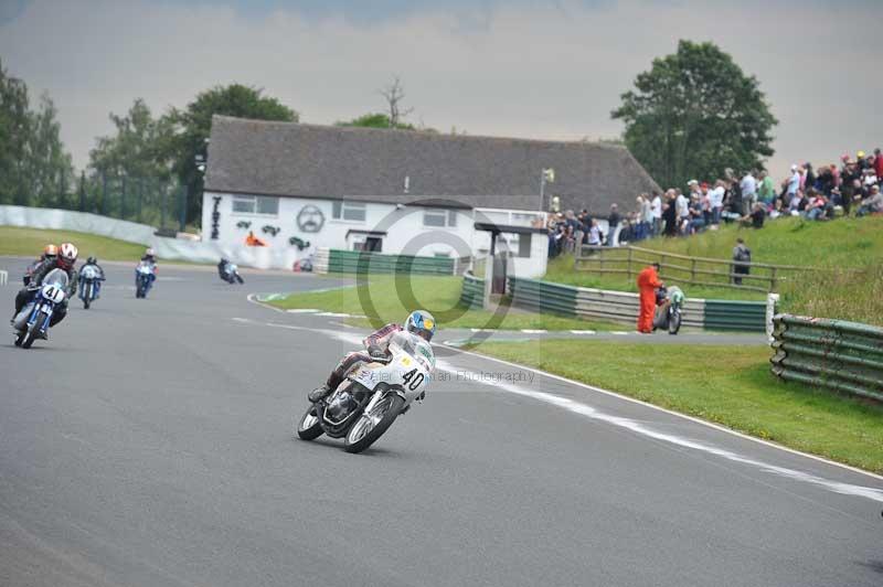 Mallory park Leicestershire;Mallory park photographs;Motorcycle action photographs;classic bikes;event digital images;eventdigitalimages;mallory park;no limits trackday;peter wileman photography;vintage bikes;vintage motorcycles;vmcc festival 1000 bikes