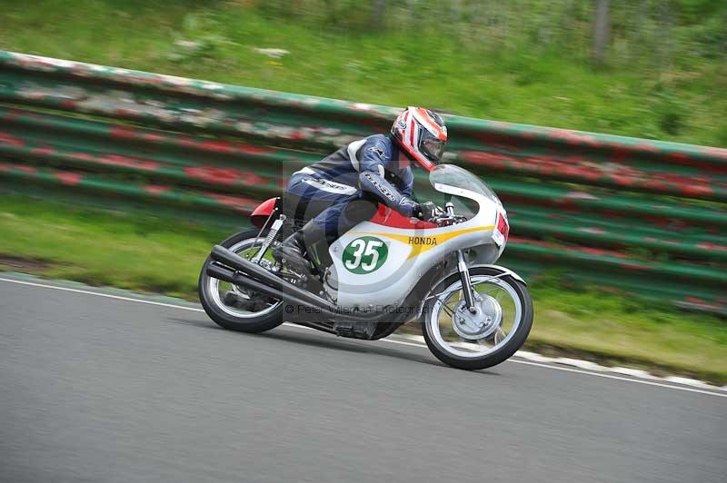 Mallory park Leicestershire;Mallory park photographs;Motorcycle action photographs;classic bikes;event digital images;eventdigitalimages;mallory park;no limits trackday;peter wileman photography;vintage bikes;vintage motorcycles;vmcc festival 1000 bikes
