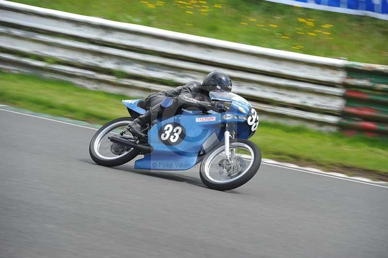 Mallory park Leicestershire;Mallory park photographs;Motorcycle action photographs;classic bikes;event digital images;eventdigitalimages;mallory park;no limits trackday;peter wileman photography;vintage bikes;vintage motorcycles;vmcc festival 1000 bikes