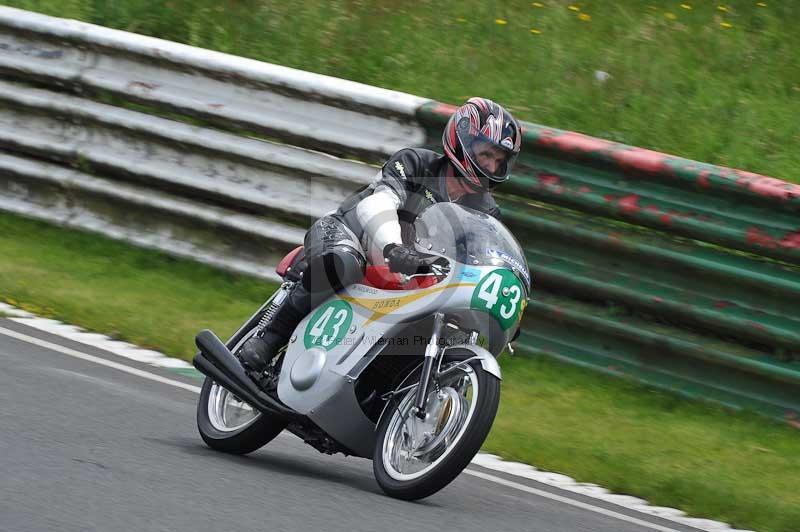 Mallory park Leicestershire;Mallory park photographs;Motorcycle action photographs;classic bikes;event digital images;eventdigitalimages;mallory park;no limits trackday;peter wileman photography;vintage bikes;vintage motorcycles;vmcc festival 1000 bikes
