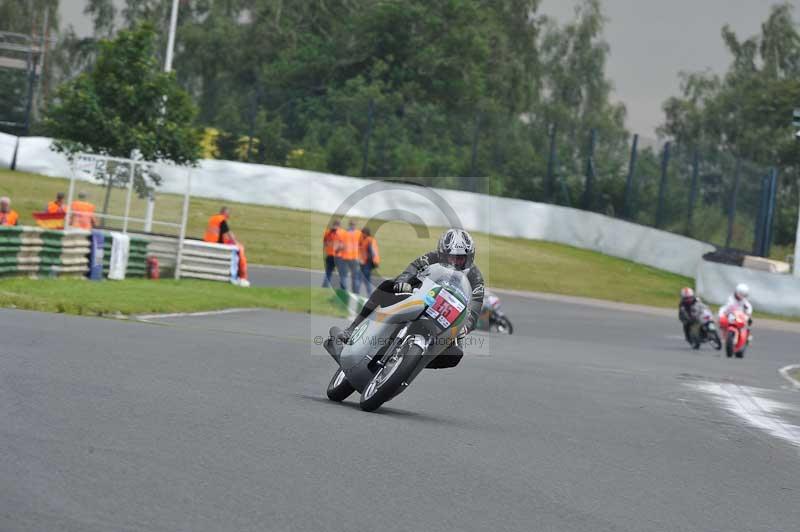 Mallory park Leicestershire;Mallory park photographs;Motorcycle action photographs;classic bikes;event digital images;eventdigitalimages;mallory park;no limits trackday;peter wileman photography;vintage bikes;vintage motorcycles;vmcc festival 1000 bikes