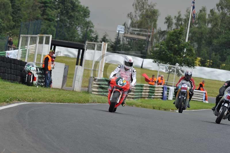 Mallory park Leicestershire;Mallory park photographs;Motorcycle action photographs;classic bikes;event digital images;eventdigitalimages;mallory park;no limits trackday;peter wileman photography;vintage bikes;vintage motorcycles;vmcc festival 1000 bikes