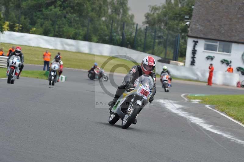 Mallory park Leicestershire;Mallory park photographs;Motorcycle action photographs;classic bikes;event digital images;eventdigitalimages;mallory park;no limits trackday;peter wileman photography;vintage bikes;vintage motorcycles;vmcc festival 1000 bikes
