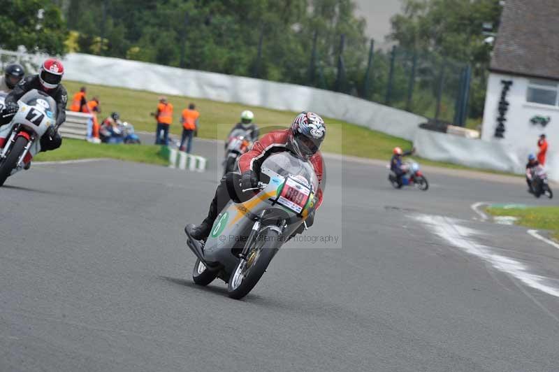Mallory park Leicestershire;Mallory park photographs;Motorcycle action photographs;classic bikes;event digital images;eventdigitalimages;mallory park;no limits trackday;peter wileman photography;vintage bikes;vintage motorcycles;vmcc festival 1000 bikes