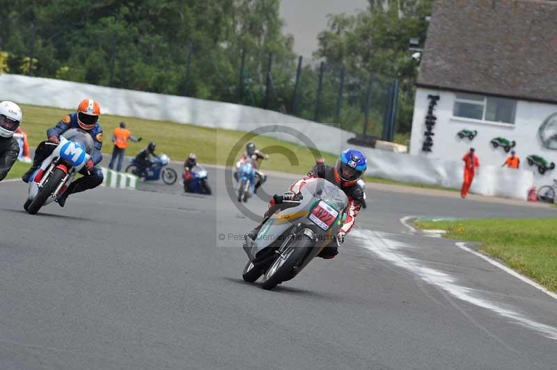 Mallory park Leicestershire;Mallory park photographs;Motorcycle action photographs;classic bikes;event digital images;eventdigitalimages;mallory park;no limits trackday;peter wileman photography;vintage bikes;vintage motorcycles;vmcc festival 1000 bikes
