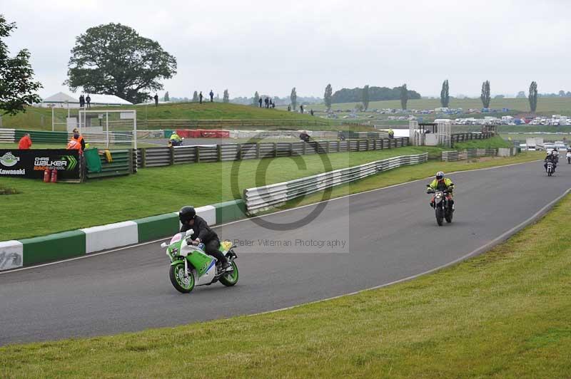 Mallory park Leicestershire;Mallory park photographs;Motorcycle action photographs;classic bikes;event digital images;eventdigitalimages;mallory park;no limits trackday;peter wileman photography;vintage bikes;vintage motorcycles;vmcc festival 1000 bikes