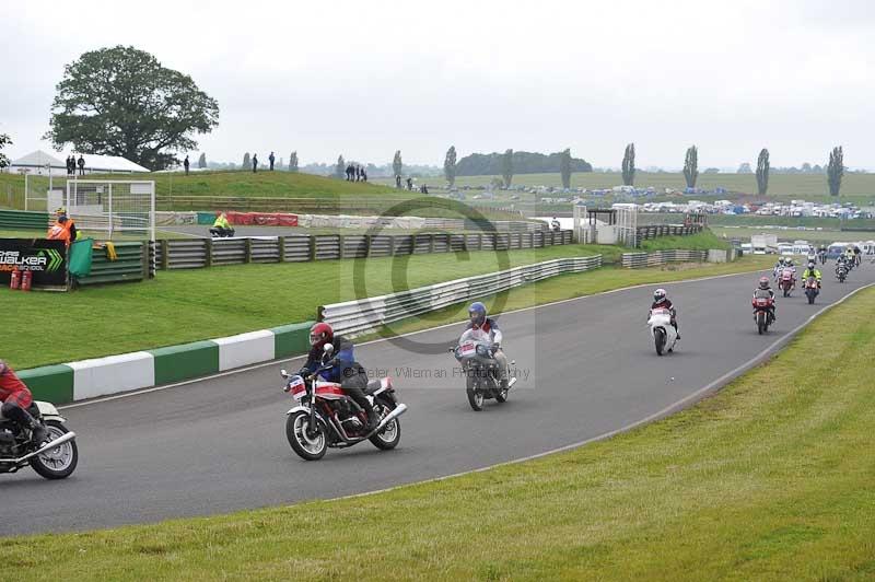 Mallory park Leicestershire;Mallory park photographs;Motorcycle action photographs;classic bikes;event digital images;eventdigitalimages;mallory park;no limits trackday;peter wileman photography;vintage bikes;vintage motorcycles;vmcc festival 1000 bikes