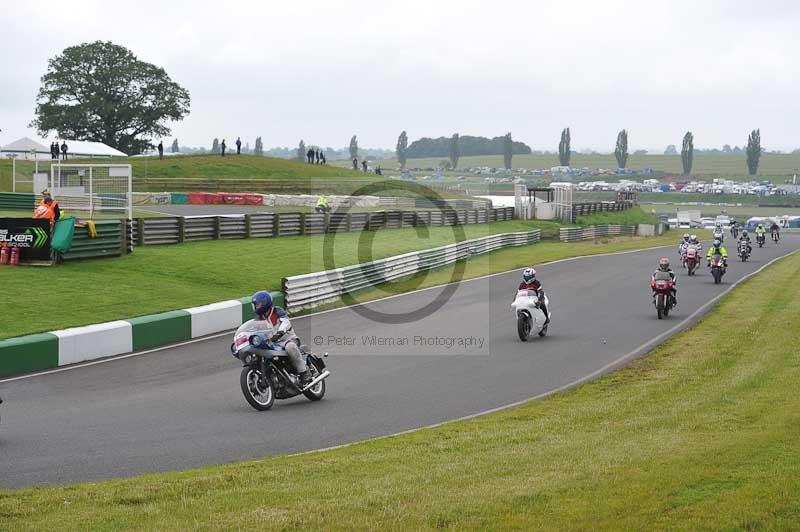 Mallory park Leicestershire;Mallory park photographs;Motorcycle action photographs;classic bikes;event digital images;eventdigitalimages;mallory park;no limits trackday;peter wileman photography;vintage bikes;vintage motorcycles;vmcc festival 1000 bikes