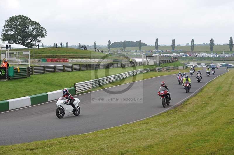 Mallory park Leicestershire;Mallory park photographs;Motorcycle action photographs;classic bikes;event digital images;eventdigitalimages;mallory park;no limits trackday;peter wileman photography;vintage bikes;vintage motorcycles;vmcc festival 1000 bikes