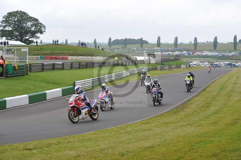 Mallory park Leicestershire;Mallory park photographs;Motorcycle action photographs;classic bikes;event digital images;eventdigitalimages;mallory park;no limits trackday;peter wileman photography;vintage bikes;vintage motorcycles;vmcc festival 1000 bikes