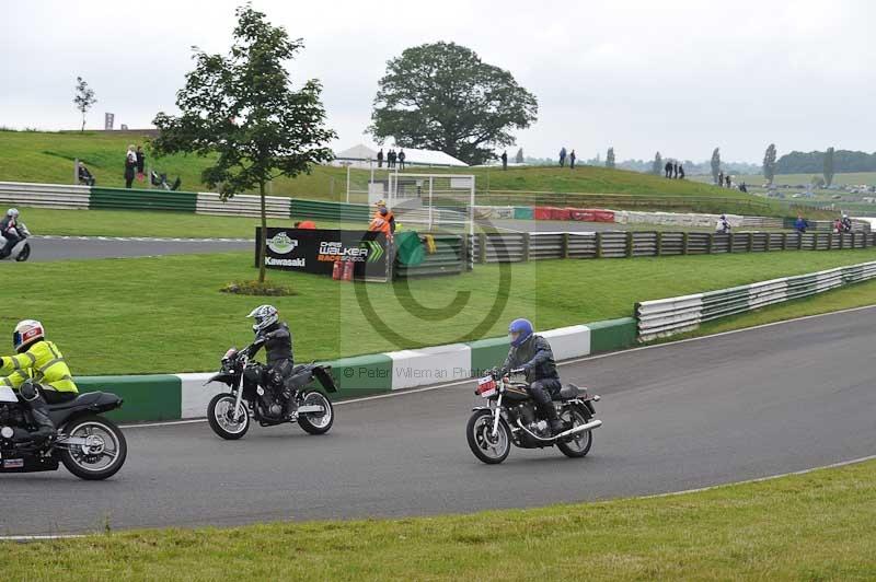 Mallory park Leicestershire;Mallory park photographs;Motorcycle action photographs;classic bikes;event digital images;eventdigitalimages;mallory park;no limits trackday;peter wileman photography;vintage bikes;vintage motorcycles;vmcc festival 1000 bikes