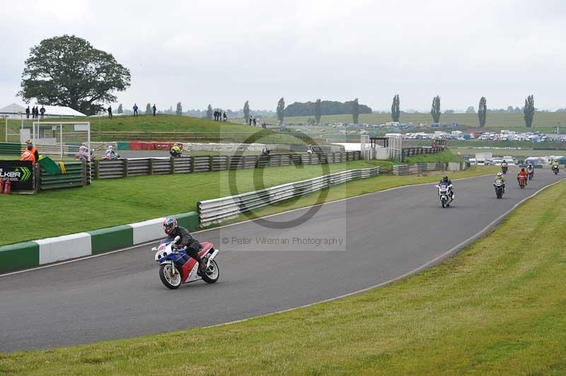 Mallory park Leicestershire;Mallory park photographs;Motorcycle action photographs;classic bikes;event digital images;eventdigitalimages;mallory park;no limits trackday;peter wileman photography;vintage bikes;vintage motorcycles;vmcc festival 1000 bikes