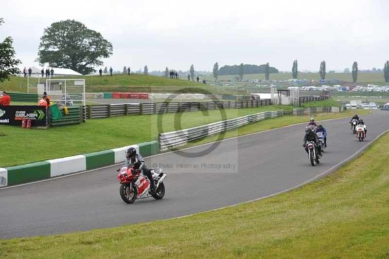 Mallory park Leicestershire;Mallory park photographs;Motorcycle action photographs;classic bikes;event digital images;eventdigitalimages;mallory park;no limits trackday;peter wileman photography;vintage bikes;vintage motorcycles;vmcc festival 1000 bikes