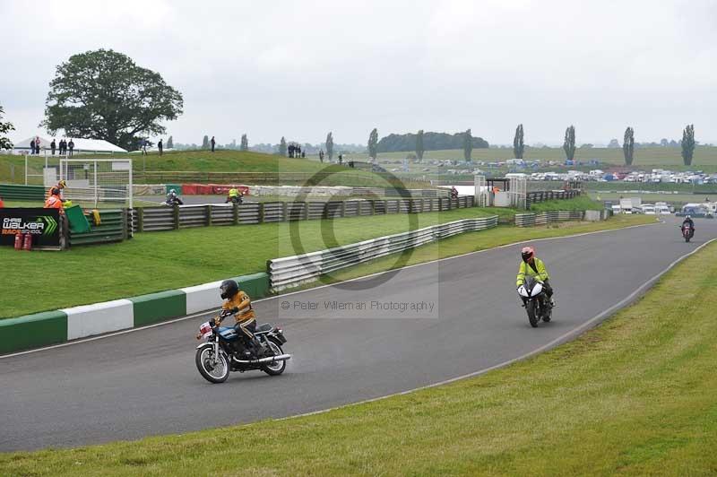 Mallory park Leicestershire;Mallory park photographs;Motorcycle action photographs;classic bikes;event digital images;eventdigitalimages;mallory park;no limits trackday;peter wileman photography;vintage bikes;vintage motorcycles;vmcc festival 1000 bikes