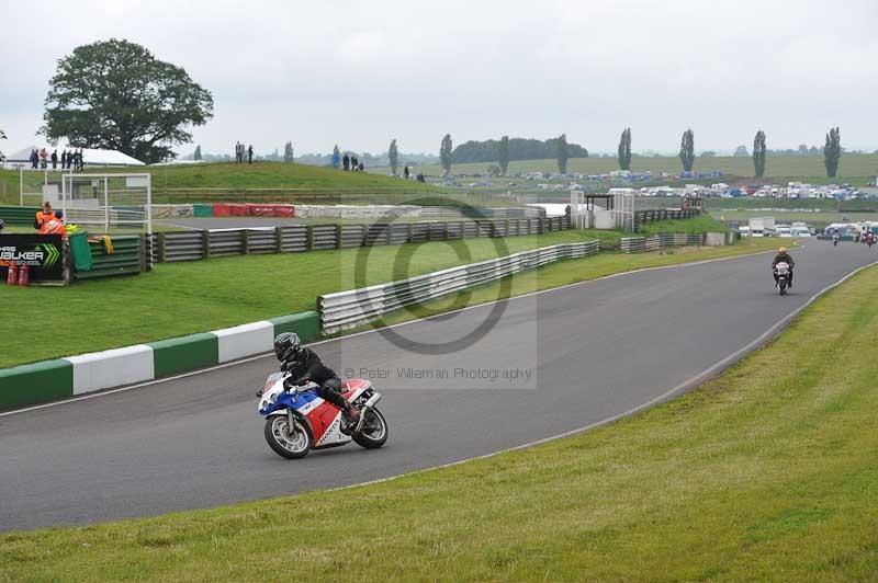 Mallory park Leicestershire;Mallory park photographs;Motorcycle action photographs;classic bikes;event digital images;eventdigitalimages;mallory park;no limits trackday;peter wileman photography;vintage bikes;vintage motorcycles;vmcc festival 1000 bikes