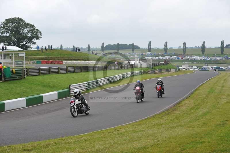 Mallory park Leicestershire;Mallory park photographs;Motorcycle action photographs;classic bikes;event digital images;eventdigitalimages;mallory park;no limits trackday;peter wileman photography;vintage bikes;vintage motorcycles;vmcc festival 1000 bikes