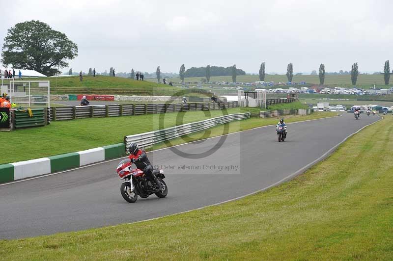 Mallory park Leicestershire;Mallory park photographs;Motorcycle action photographs;classic bikes;event digital images;eventdigitalimages;mallory park;no limits trackday;peter wileman photography;vintage bikes;vintage motorcycles;vmcc festival 1000 bikes