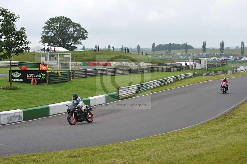 Mallory park Leicestershire;Mallory park photographs;Motorcycle action photographs;classic bikes;event digital images;eventdigitalimages;mallory park;no limits trackday;peter wileman photography;vintage bikes;vintage motorcycles;vmcc festival 1000 bikes