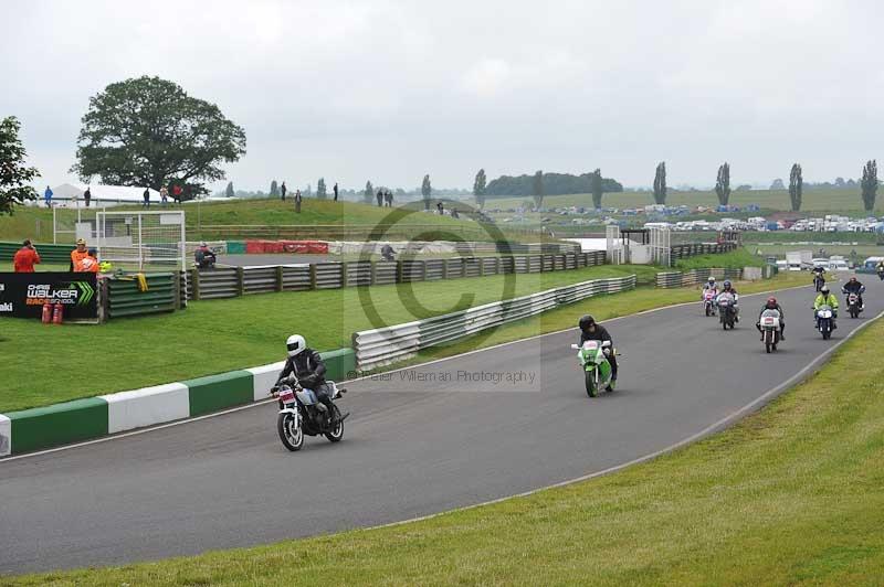 Mallory park Leicestershire;Mallory park photographs;Motorcycle action photographs;classic bikes;event digital images;eventdigitalimages;mallory park;no limits trackday;peter wileman photography;vintage bikes;vintage motorcycles;vmcc festival 1000 bikes