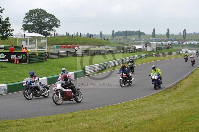 Mallory park Leicestershire;Mallory park photographs;Motorcycle action photographs;classic bikes;event digital images;eventdigitalimages;mallory park;no limits trackday;peter wileman photography;vintage bikes;vintage motorcycles;vmcc festival 1000 bikes
