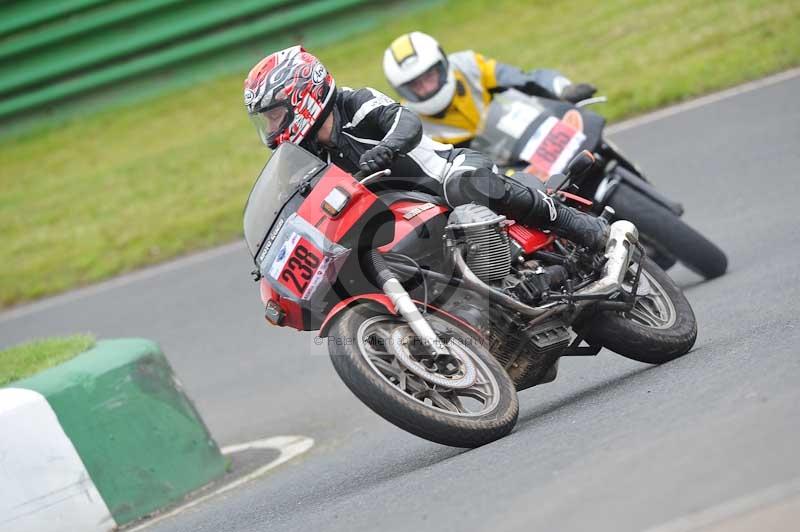 Mallory park Leicestershire;Mallory park photographs;Motorcycle action photographs;classic bikes;event digital images;eventdigitalimages;mallory park;no limits trackday;peter wileman photography;vintage bikes;vintage motorcycles;vmcc festival 1000 bikes