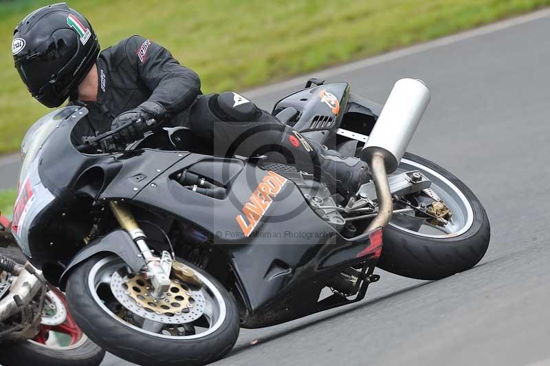 Mallory park Leicestershire;Mallory park photographs;Motorcycle action photographs;classic bikes;event digital images;eventdigitalimages;mallory park;no limits trackday;peter wileman photography;vintage bikes;vintage motorcycles;vmcc festival 1000 bikes