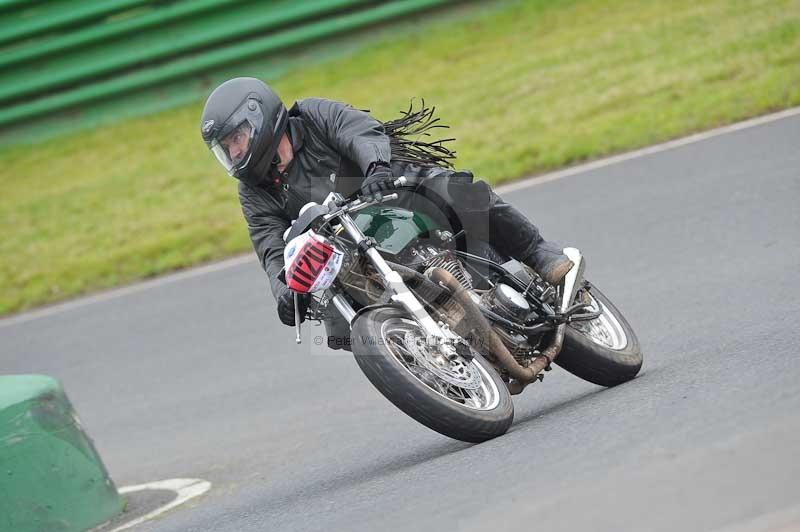 Mallory park Leicestershire;Mallory park photographs;Motorcycle action photographs;classic bikes;event digital images;eventdigitalimages;mallory park;no limits trackday;peter wileman photography;vintage bikes;vintage motorcycles;vmcc festival 1000 bikes