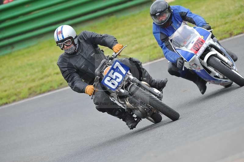 Mallory park Leicestershire;Mallory park photographs;Motorcycle action photographs;classic bikes;event digital images;eventdigitalimages;mallory park;no limits trackday;peter wileman photography;vintage bikes;vintage motorcycles;vmcc festival 1000 bikes