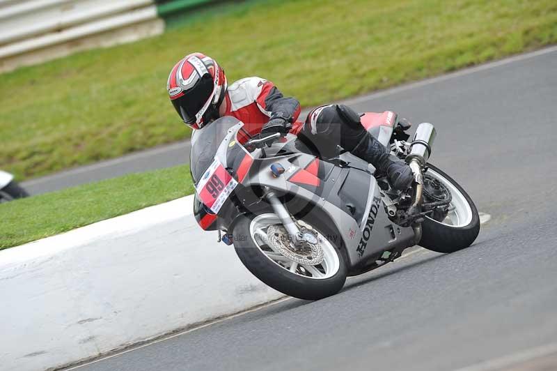 Mallory park Leicestershire;Mallory park photographs;Motorcycle action photographs;classic bikes;event digital images;eventdigitalimages;mallory park;no limits trackday;peter wileman photography;vintage bikes;vintage motorcycles;vmcc festival 1000 bikes