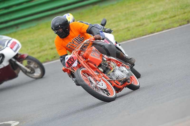 Mallory park Leicestershire;Mallory park photographs;Motorcycle action photographs;classic bikes;event digital images;eventdigitalimages;mallory park;no limits trackday;peter wileman photography;vintage bikes;vintage motorcycles;vmcc festival 1000 bikes