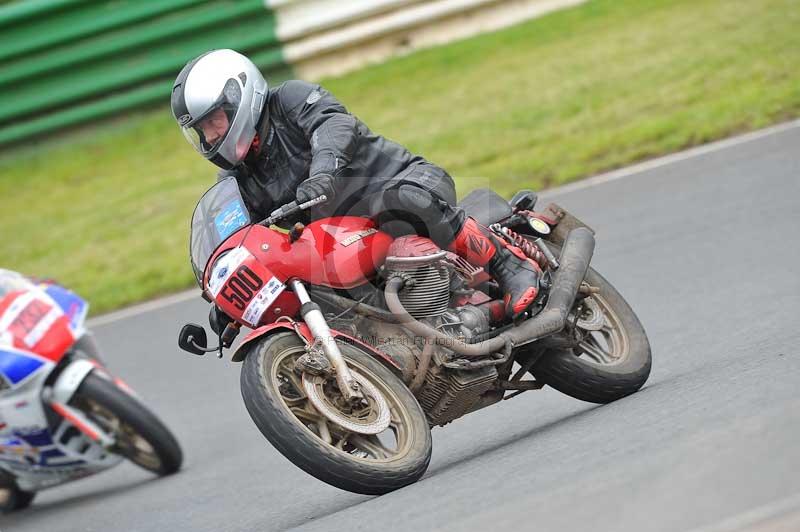 Mallory park Leicestershire;Mallory park photographs;Motorcycle action photographs;classic bikes;event digital images;eventdigitalimages;mallory park;no limits trackday;peter wileman photography;vintage bikes;vintage motorcycles;vmcc festival 1000 bikes