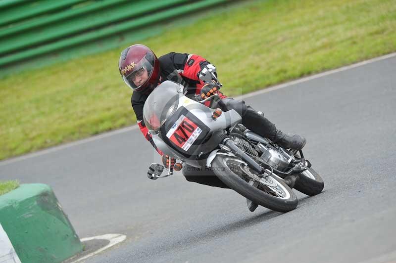 Mallory park Leicestershire;Mallory park photographs;Motorcycle action photographs;classic bikes;event digital images;eventdigitalimages;mallory park;no limits trackday;peter wileman photography;vintage bikes;vintage motorcycles;vmcc festival 1000 bikes