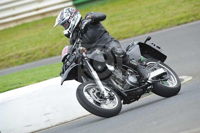 Mallory park Leicestershire;Mallory park photographs;Motorcycle action photographs;classic bikes;event digital images;eventdigitalimages;mallory park;no limits trackday;peter wileman photography;vintage bikes;vintage motorcycles;vmcc festival 1000 bikes